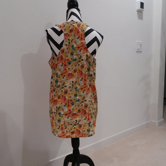 Floral Sleeveless Top with Long Back Hem - Picture 2 of 7